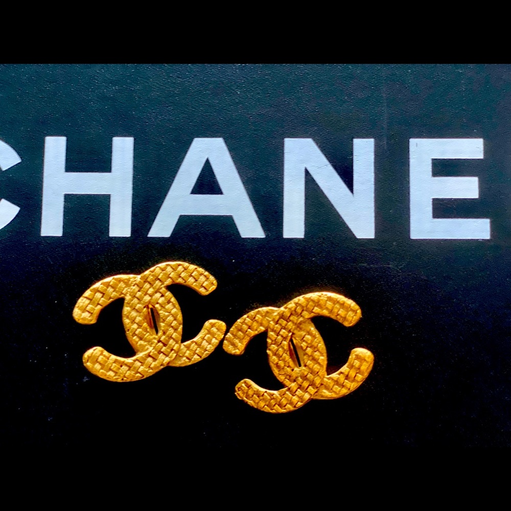 CHANEL Vintage logo clip on earrings